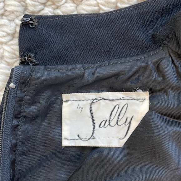 Vintage black mini dress with gold waistband - Picture 9 of 15